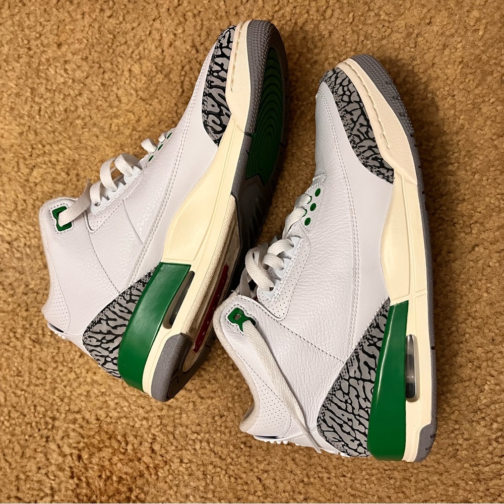 Women's Air Jordan 3 Retro "Lucky Green - Picture 3 of 9